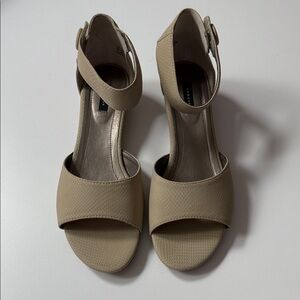 Elegant Tan Women's Sandals